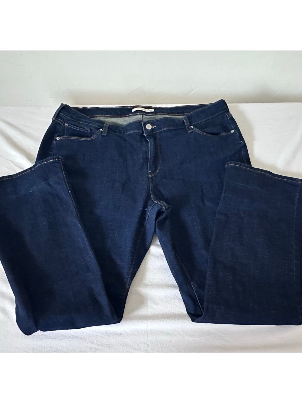 LEVI’S Classic Boot Cut Jeans Womens Size 22 Dark Denim Stretch Mid Rise 31” Ins